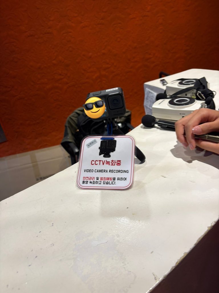 이번엔 아직 안나가봐서모르겠는데 뷰마때는 나가면 고프로 켜두던데 빠수니 키에 맞춰서 각도 조정하시면서 ㅎㅎ 촬영 동의한적 없다니까 안전상의이유로 찍으셔야겠다함 뭐믿고 나대는지 감도안옴