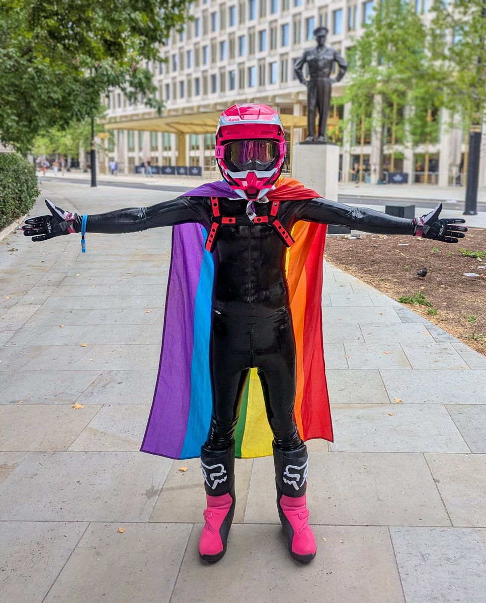 Happy Pride, London!

#GayRubber #Rubbermen #GayMX