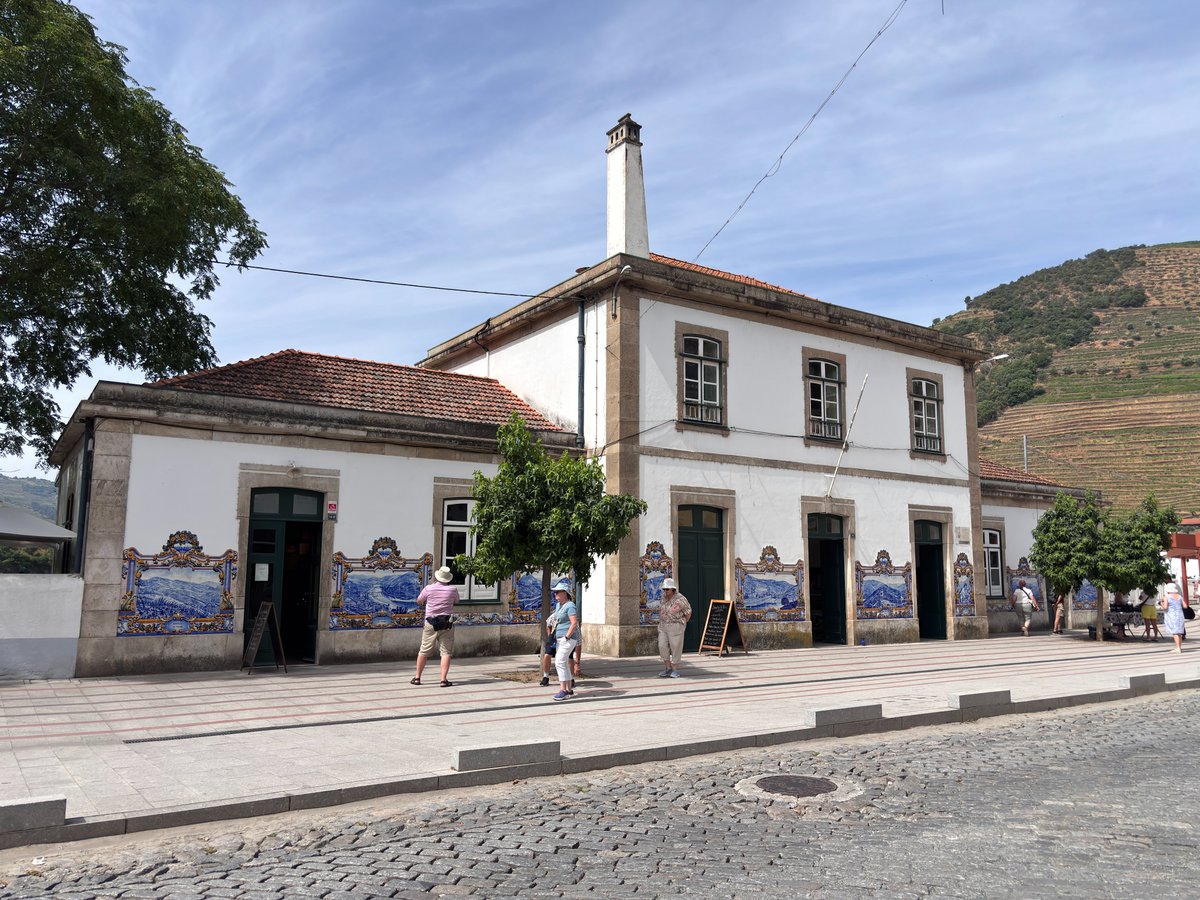 StuartRender's tweet image. 'A Taste of River Cruising'
Day 5 on the Douro and we reach Pinhão. Time to explore the tiling at the railway station before heading to Lamegos, the pilgrimage church of the Sanctuary of Our Lady of Remedies, and the famous stairway back to the town.
@RivieraTravelUK @AGTOUK