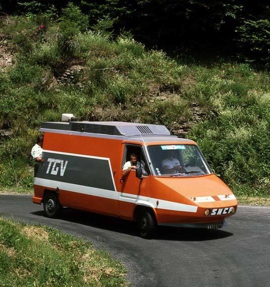 Ik wil de 1983 Tour de France TGV promotiebus. Dat lijkt me niet te veel gevraagd.