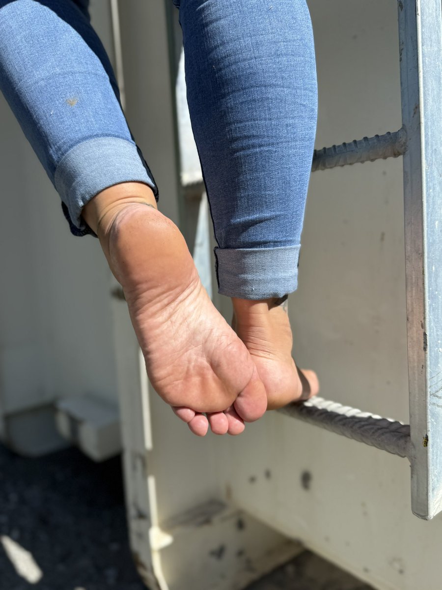 Diese #Sohlen gehen heute tanzen 🪩 
Und du Loser, bezahlst meinen Cocktail! 🥳 

<a href="/RT_THE_FEET/">RT_THE_FEET (2.7K)</a> 
<a href="/Solesshoutouts/">Solesshoutouts007 15k 🦶</a> 
<a href="/SolesFeet_rt/">Soles Feet 👣 | RT</a> 
<a href="/feetandsoles5/">👣feetandsoles 🏴󠁧󠁢󠁥󠁮󠁧󠁿👣 18k 👣</a>