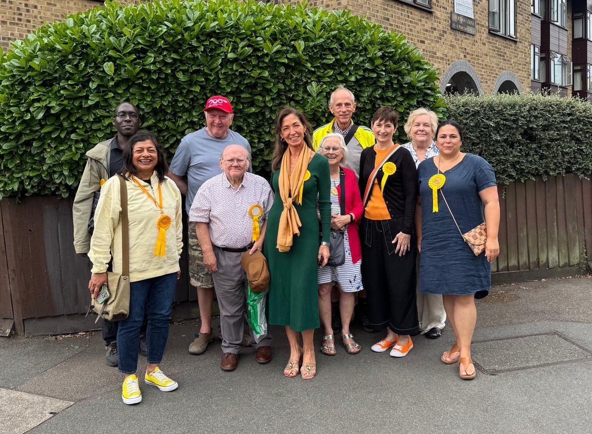 🇺🇦Chloe-Jane Ross (@chloejane_ross) on Twitter photo Popped along to help Laura McCracken in the Bromley Common & Holwood by-election with Baroness <a href="/CarolinePidgeon/">Caroline Pidgeon</a>. Yet again not a single person I spoke to said they were voting Conservative! Folk fed up with Labour, looks to be Lib Dem or Reform in this election. Popped along to help Laura McCracken in the Bromley Common & Holwood by-election with Baroness <a href="/CarolinePidgeon/">Caroline Pidgeon</a>. Yet again not a single person I spoke to said they were voting Conservative! Folk fed up with Labour, looks to be Lib Dem or Reform in this election.