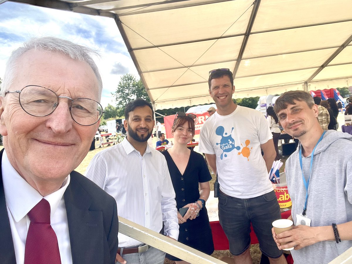 hilarybennmp's tweet image. I really enjoyed the Belle Isle and Holbeck Galas today. Sunshine, big crowds, lots of stalls, music and great community spirit. Thanks to everyone whose hard work made them both possible. And good to see @paulwrayuk @andrew_scopes @AnnieBHLabour @Shafalileeds