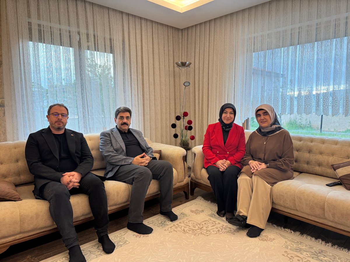 AK Parti Sivas Kadın Kolları Başkanımız Sayın Ayşegül Hatip’e geçmiş olsun ziyaretinde bulunduk.

Kendisine acil şifalar diliyor, en kısa sürede sağlığına kavuşarak aramıza dönmesini temenni ediyoruz.
