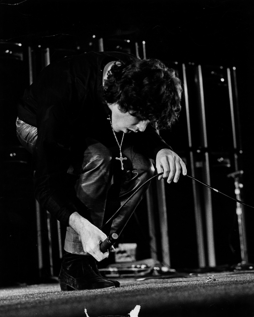 JimMorrison's tweet image. On this day in 1968, The Doors took the stage for their most iconic performance at the Hollywood Bowl.
The 15 song setlist was filmed by Paul Ferrara and his camera crew, and recorded by Bruce Botnick to create the legendary album and videos we still love today.
Photos by Henry…