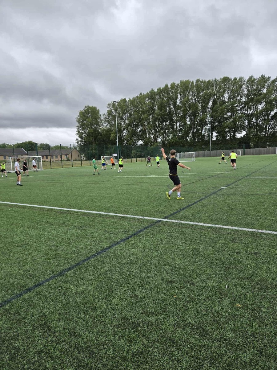 Brilliant first session from the boys today 👏🏻 Some good stuff on display with plenty of positives to build on 💛

Looking forward to our first friendly next weekend ⚽️
