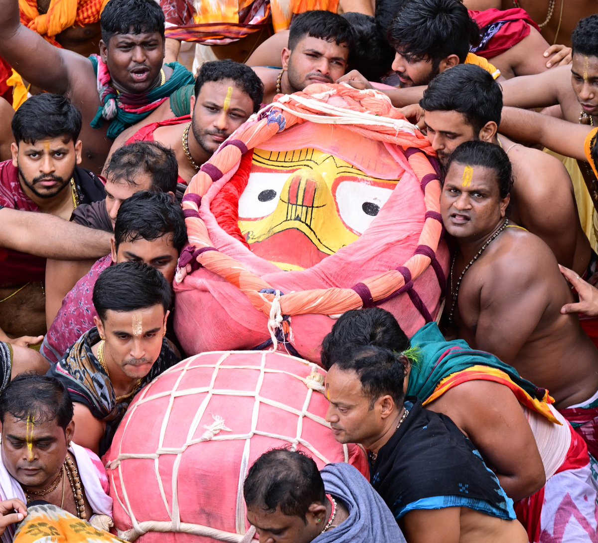 odisha_links's tweet photo. Maa Suvadra Pahandi
#bahuda #rathyatra #jagannath #odishalinks https://t.co/WANOlP958A