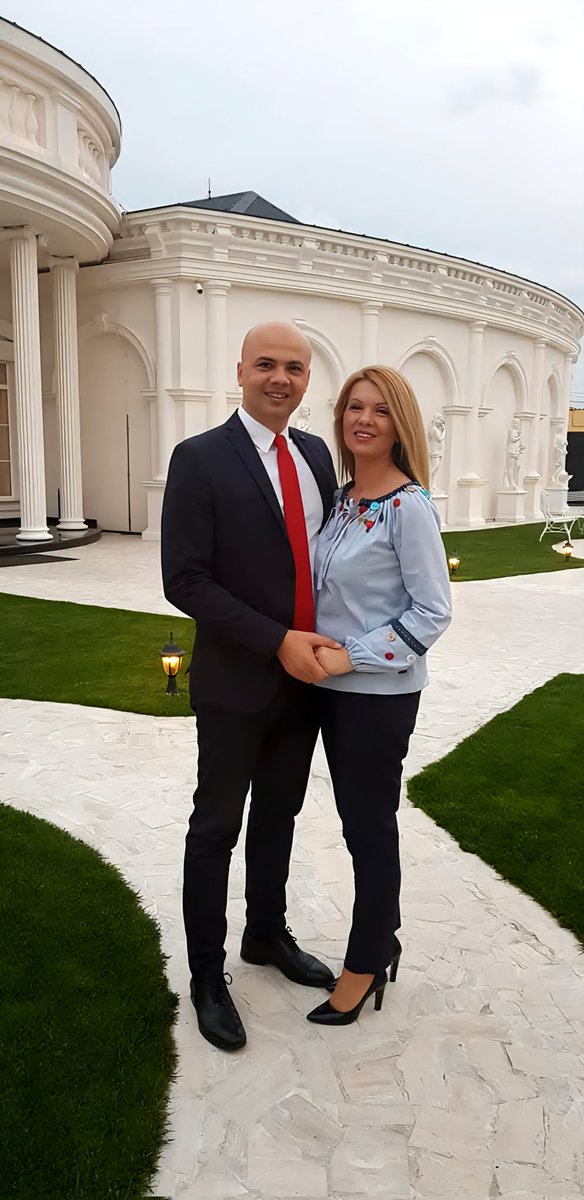 iuliusbedea's tweet image. 🙏 „Dumnezeu nu-ți dă niciodată mai mult decât poți duce” – mi-a spus tatăl meu. Avea dreptate.

💬 Ce înseamnă pentru tine fericirea și sănătatea?
📌 Dacă rezonezi, urmărește contul și distribuie. Poate exact cineva are nevoie să citească asta azi.

#VoceaCareNuTace #Leadership