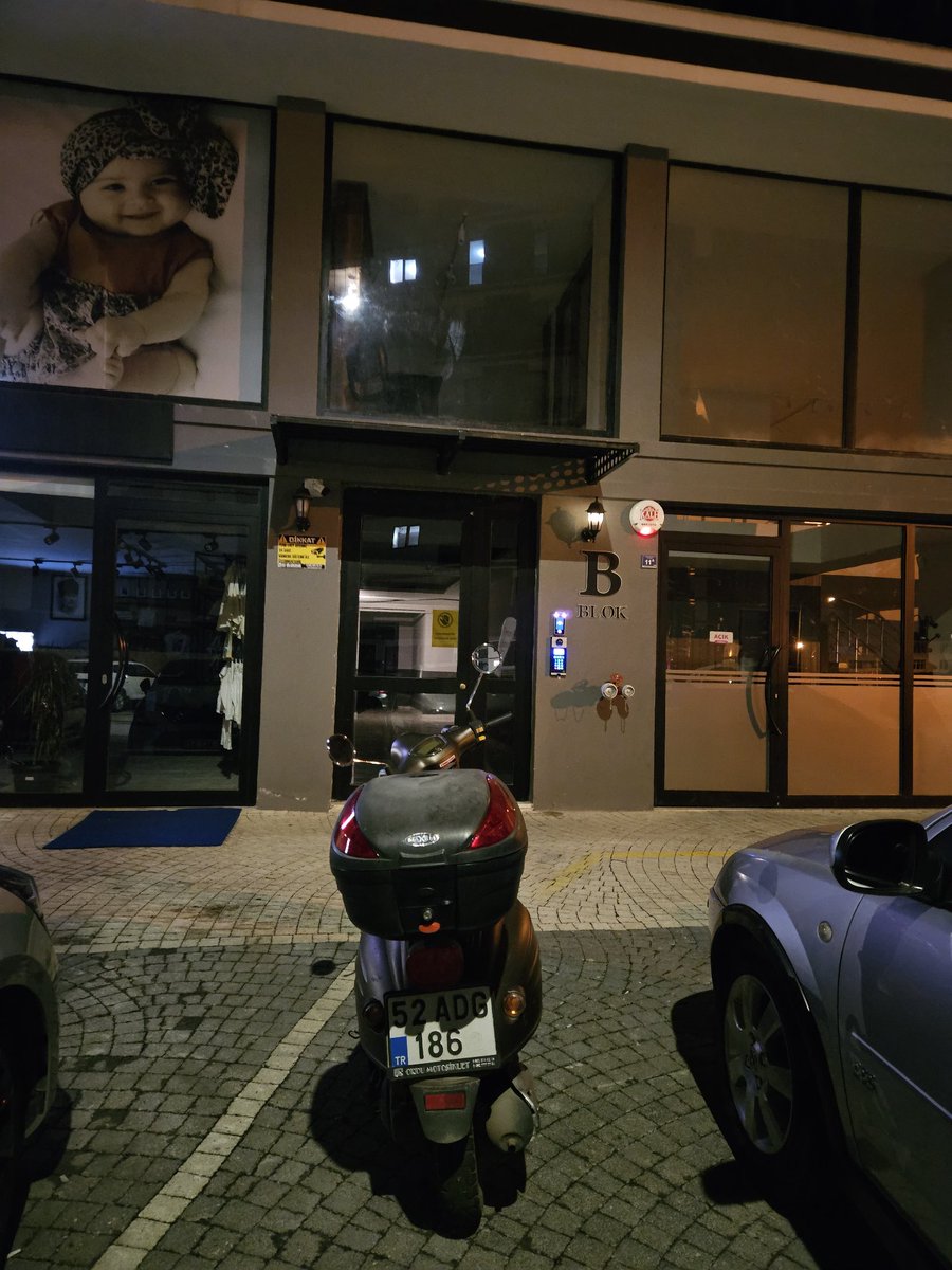 Saat 12 buçuk kız arkadaşımla kahvemi içmişim motor altımda kızı eve bırakmışım eşim evde  arayıp yoldayım geliyorum demişim  kısacası benim evliliğim beklentimin üzerinde çıktı arkadaşlar 🥰 doğru insanı bulun 🙋🏻‍♀️♥️