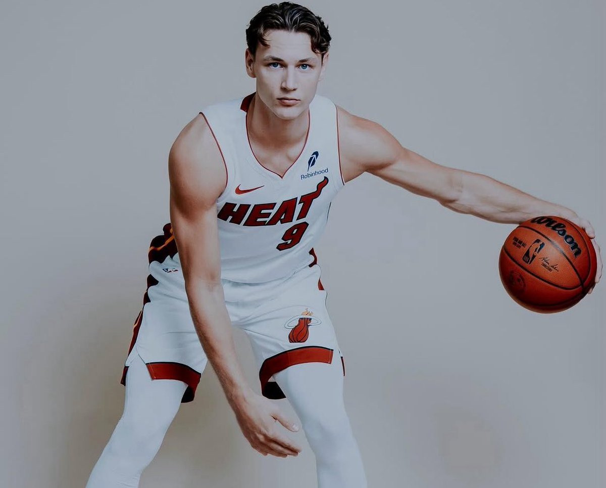 I’m expecting a huge breakout season from Pelle Larsson in 2026.

We saw flashes of how great he can be last season, dude wants to improve and win.