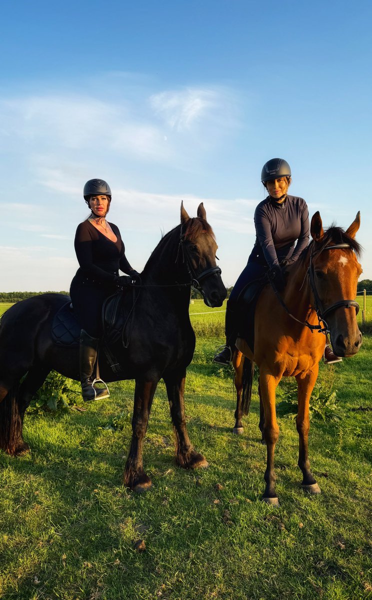 Stallbursche angetreten hilf uns vom Pferd als unser menschlicher Tritt.
Es gibt viel zutun für dich. Schon bald gibt es neuen Content von deinen beiden Reitherinnen.
(<a href="/nica_nordic/">Nica Nordic</a> &amp; <a href="/LadyJenna___/">Jenna Rose</a> )

#equestriangirls #EquestriaGirls #reitherrin #horsegirls