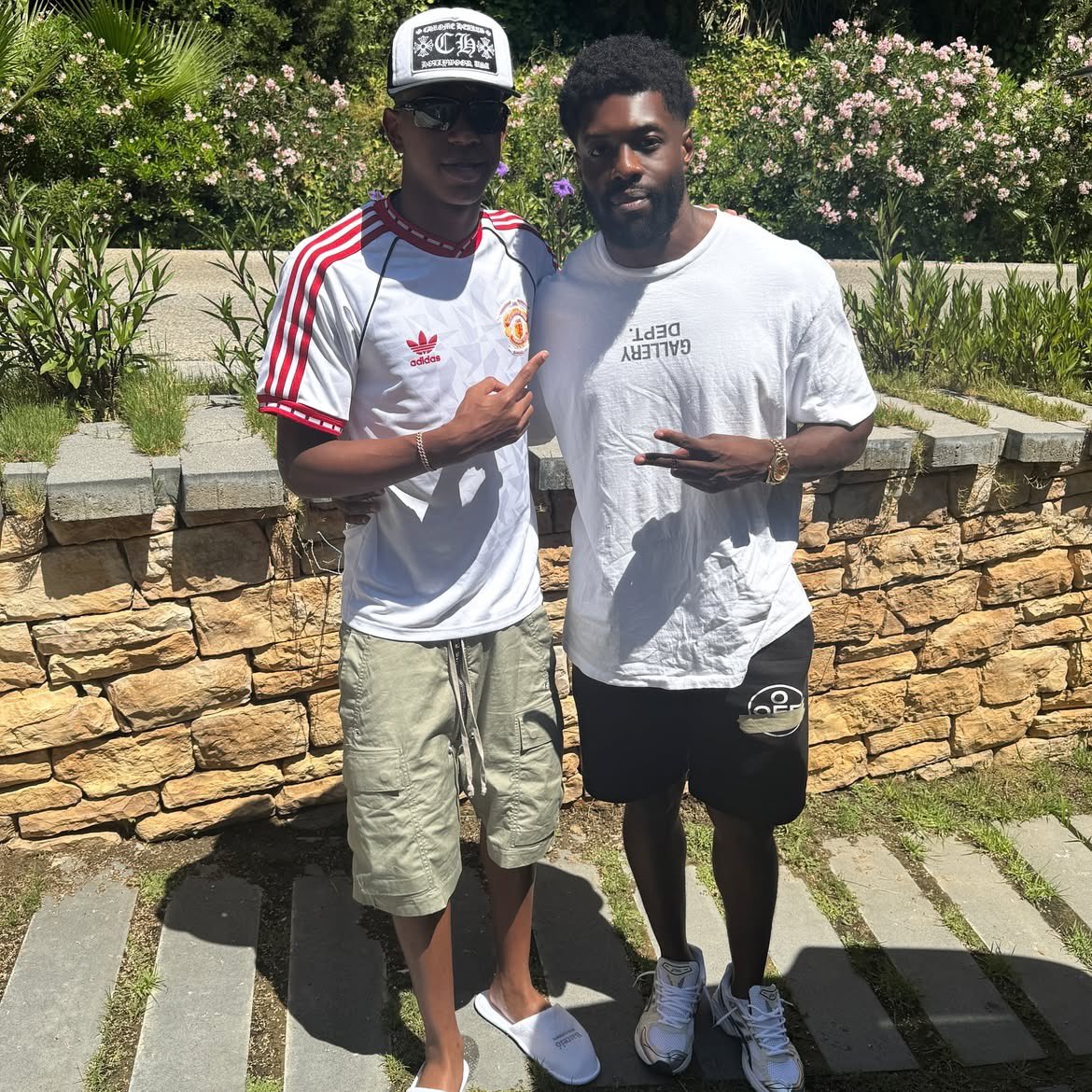 MUFC Scoop (@mufcscoop) on Twitter photo Lamine Yamal wearing a Manchester United t-shirt #MUFC Lamine Yamal wearing a Manchester United t-shirt #MUFC
