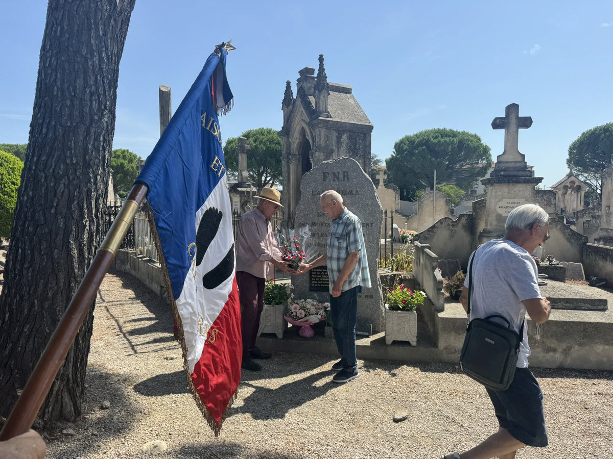 Florelle Nouguier (@florelle84) on Twitter photo 🇫🇷👣🙏 nous commémorons avec <a href="/H2Lepinau/">Hervé de Lépinau</a> le souvenir tragique du 5 juillet 1962 à #Oran
Ce jour là des milliers d’Oranais fidèles à la #France furent pourchassés, massacrés ou disparurent alors que l’armée française reçue l’ordre de ne pas bouger...
Nous nous devons de 🇫🇷👣🙏 nous commémorons avec <a href="/H2Lepinau/">Hervé de Lépinau</a> le souvenir tragique du 5 juillet 1962 à #Oran
Ce jour là des milliers d’Oranais fidèles à la #France furent pourchassés, massacrés ou disparurent alors que l’armée française reçue l’ordre de ne pas bouger...
Nous nous devons de