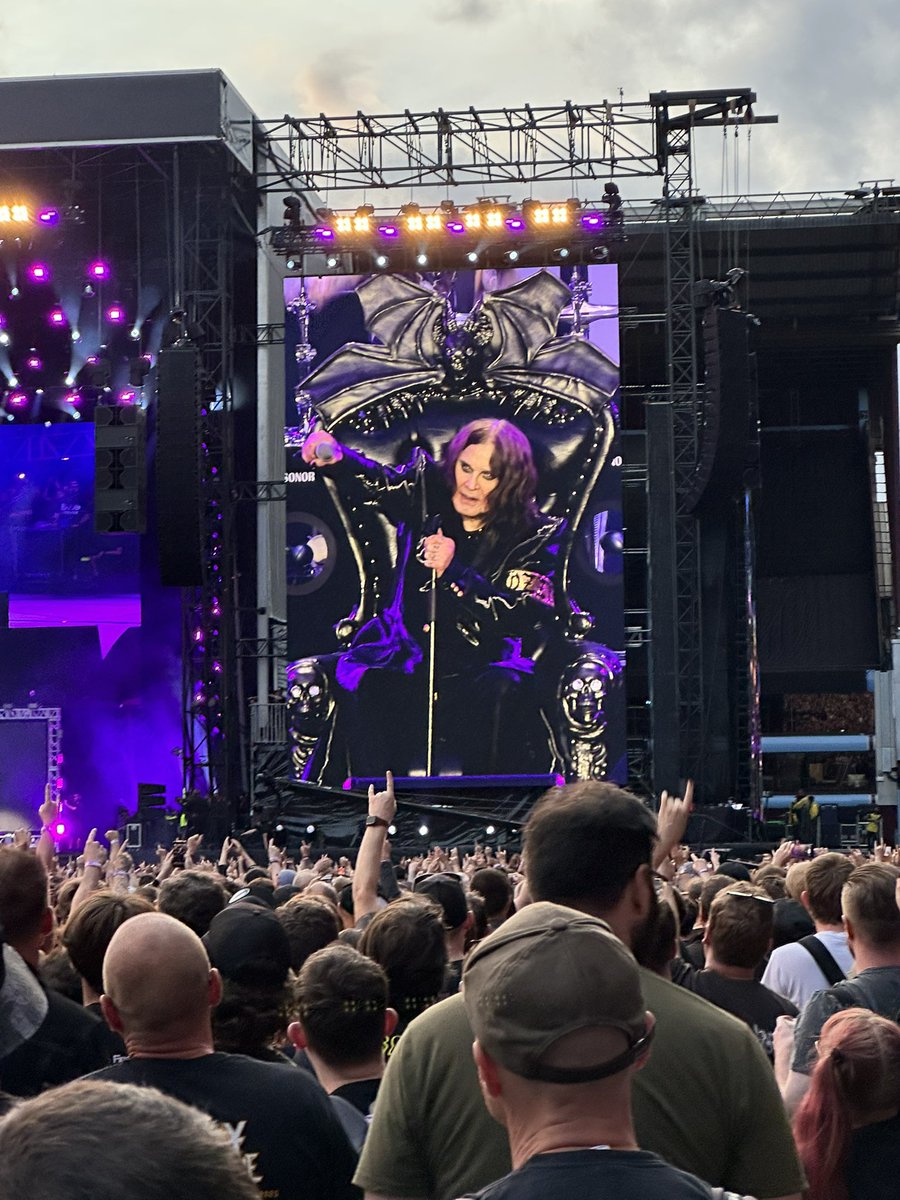 Rockymas's tweet image. Ozzy

#BlackSabbath #BackToTheBeginning