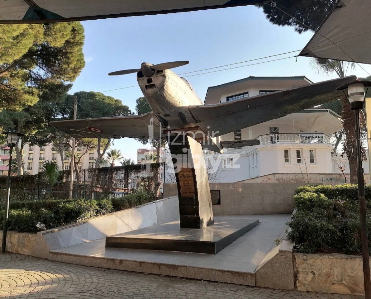 izmirgibiyiz's tweet photo. CHP İzmir Milletvekili Tuncay Özkan: (Ödemiş Yangını ardından) 

“1926 ile 1935 yılları arasında Ödemişliler, kendi aralarında para toplayarak 5 savaş uçağını devlete hediye etti. 

Devletine uçaklar alan halk, yangın söndürme uçaklarına muhtaç edildi.” https://t.co/suiKuDI9ky