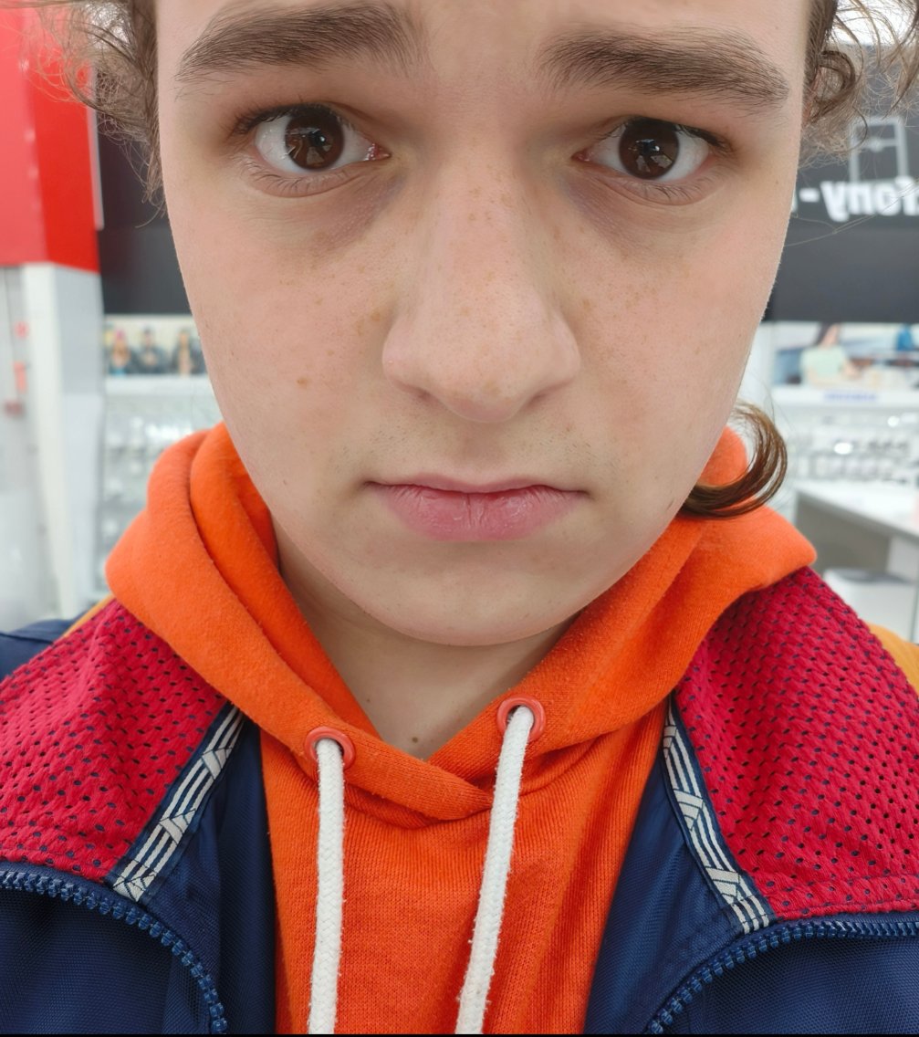 if you're seeing this, drop an old pic you still love

smieszny
zdjęcie zrobiłem składanym telefonem na wystawie w sklepie w 2023