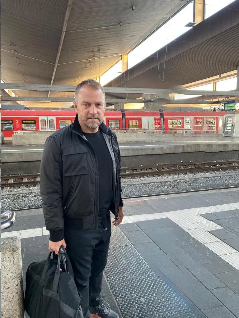 the_marcoliboy's tweet image. Hansi Flick spotted trying to run away before Alonso steps in Spain