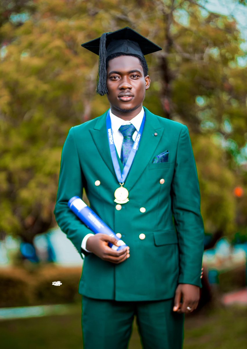 KobbyKanah's tweet image. Degree bagged π
Congratulations to myself π