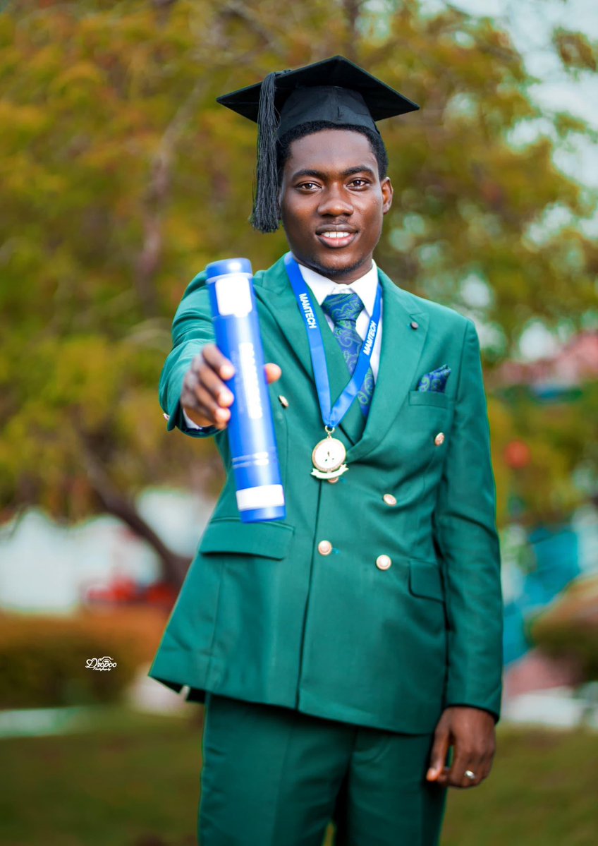 KobbyKanah's tweet image. Degree bagged π
Congratulations to myself π