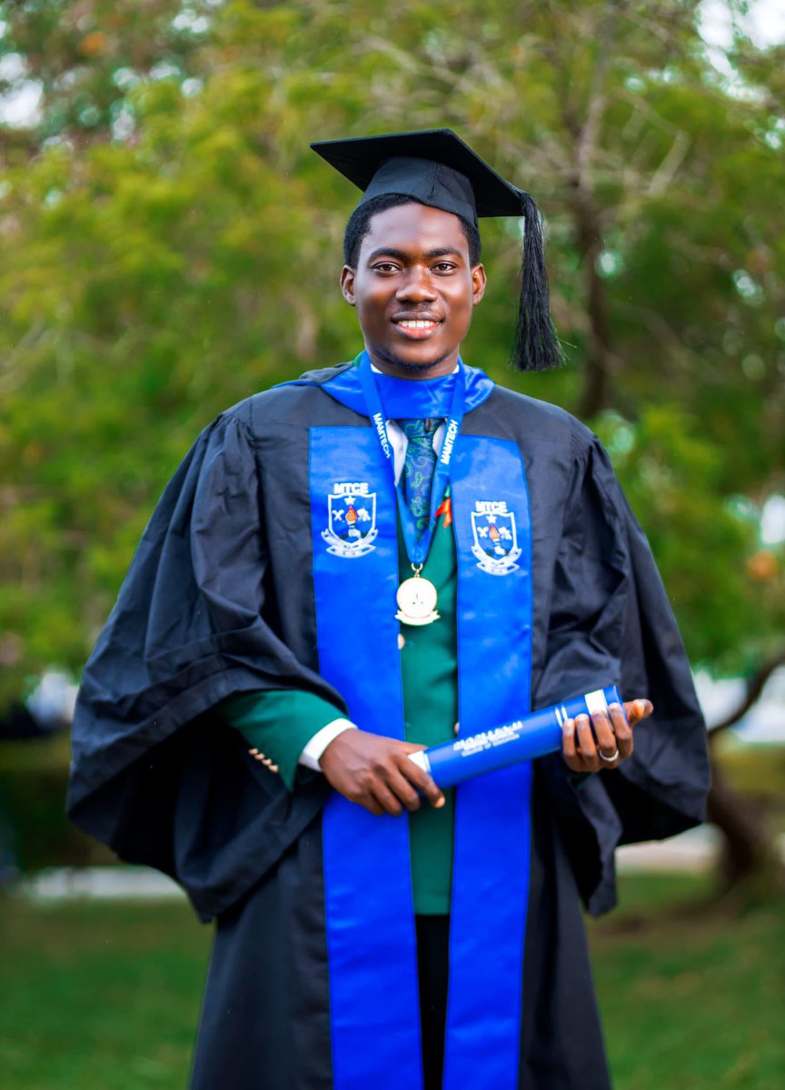 KobbyKanah's tweet image. Degree bagged π
Congratulations to myself π