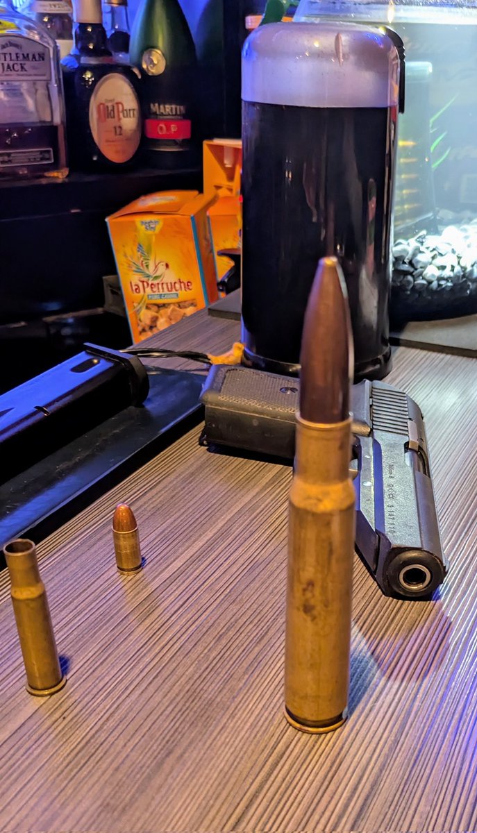 店員さん曰く、「こんくらいの弾が恐らくその主人公さんに向けて発射されてると思いますよ」との事です。干空に命中した、弾が……………この……………デカさ！！！！！！！！！！！！！！！！！！！ぅぉ〜！！！！！！！！！！

でっっっっっっけ………………………