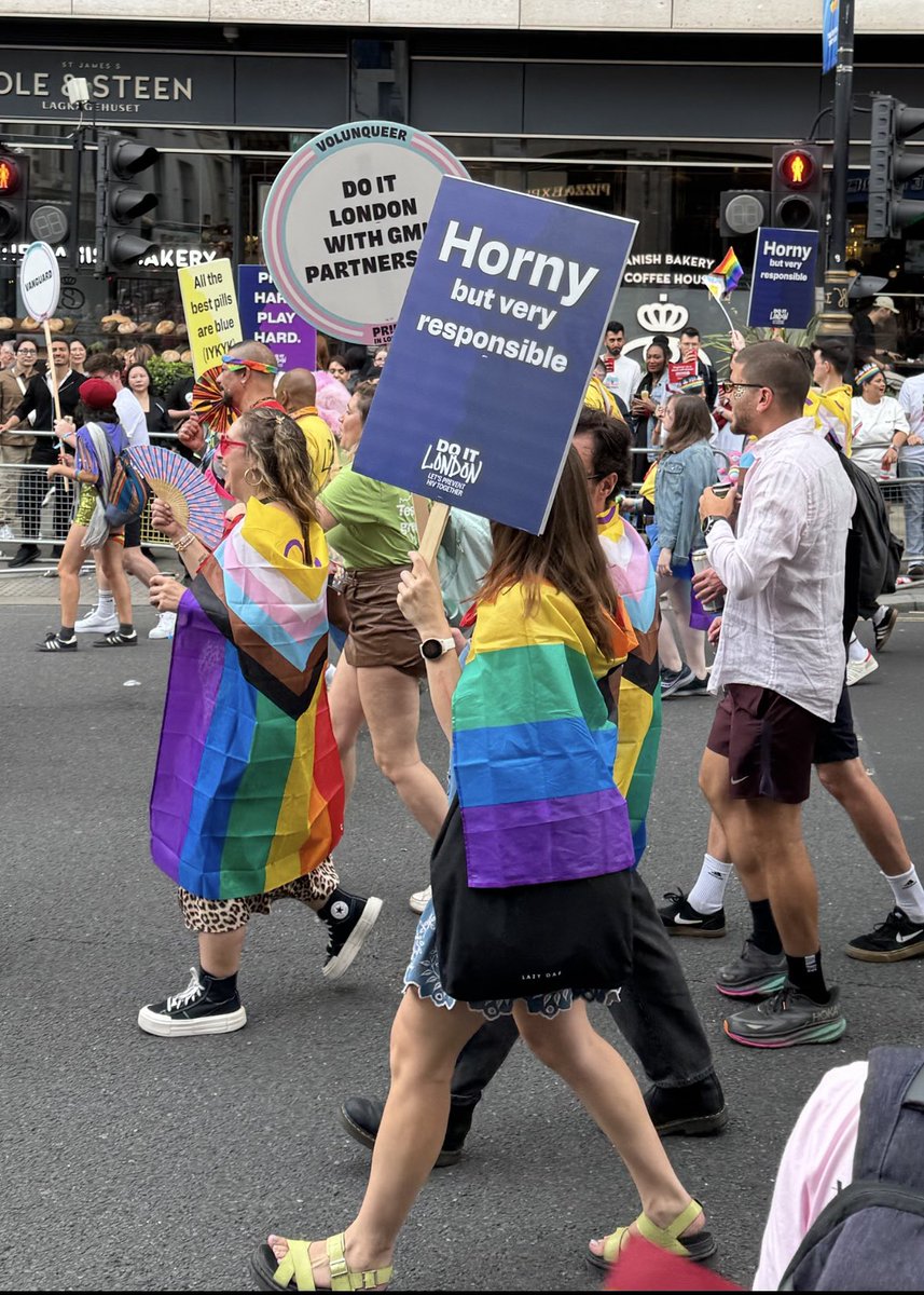 SilvaNeves3's tweet image. London Pride was glorious.
There is much need to be seen and heard.
Unapologetically celebrating who we are is essential to counter oppression.
Healing happens in togetherness, in connections. It was a special day to be with my people ❤️🏳️🌈❤️🏳️⚧️❤️🌈
#LondonPride