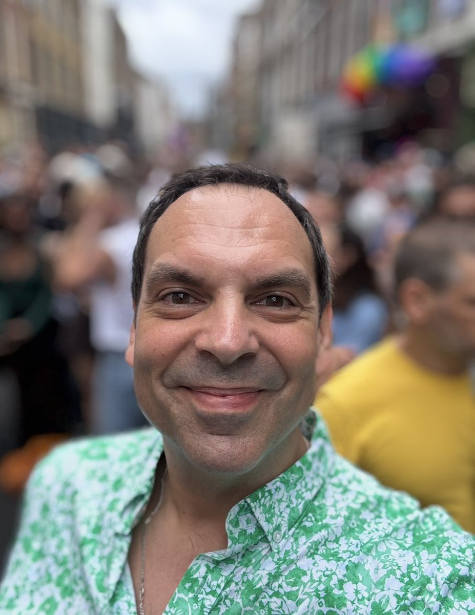 SilvaNeves3's tweet image. London Pride was glorious.
There is much need to be seen and heard.
Unapologetically celebrating who we are is essential to counter oppression.
Healing happens in togetherness, in connections. It was a special day to be with my people ❤️🏳️🌈❤️🏳️⚧️❤️🌈
#LondonPride