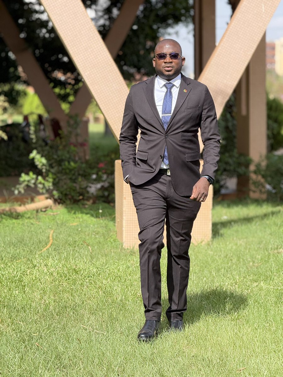 Prière du guerrier: Seigneur, mets sur mon chemin, des gens bien et bienveillants. Des gens qui pensent à moi quand je peux leur être utile, des gens qui savent voir le bien dans ce que je fais et dans ce que je suis et qui me recommandent parce que satisfaits du service rendu.