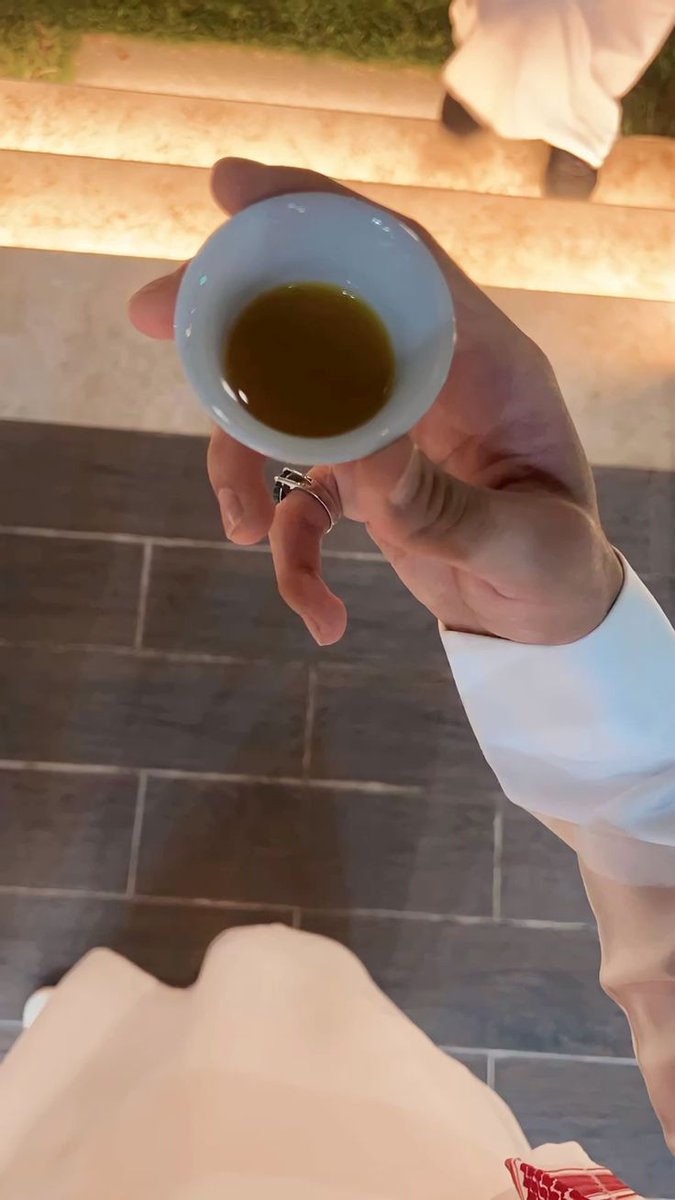 •┈┈•❀۝🕊۝❀•┈┈•
 تقهويتك غلا ماهو حيّ الله شعور 
 غـلاك في ذمتي يقنّـد لي شعـوري ❤️
●▬▬▬๑۩♚۩๑▬▬▬●