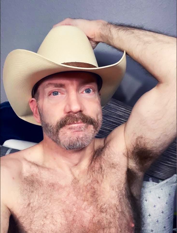 Redneck_Bear69's tweet photo. They’re not ALWAYS baseball caps.. #Flashback2022 https://t.co/I2Vv499jTN