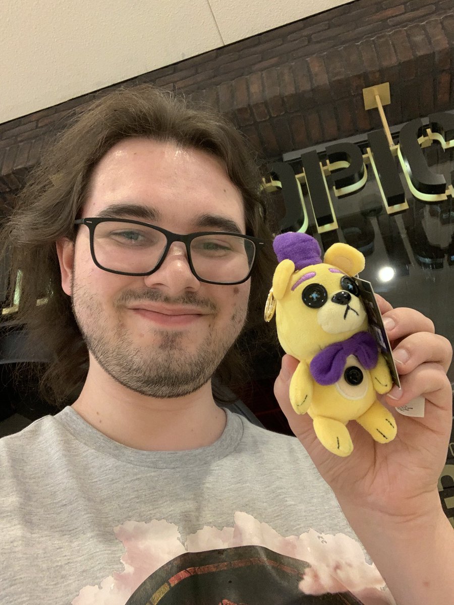 JonnyBlox's tweet photo. Hex is officially hitting store shelves in Hot Topic!!

So happy to see how much Hex has grown, major congrats on this milestone @dawkosgames &amp; @hexbrand 🐻 ❤️ 

#fnaf #fivenightsatfreddys https://t.co/kBOxUKlnmM