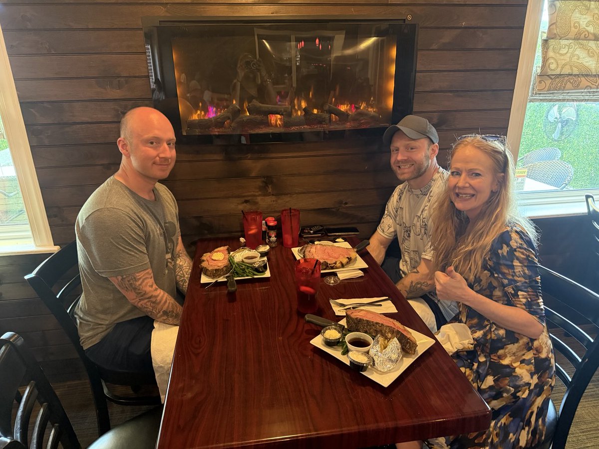 Great family, good food super life 😜✔️