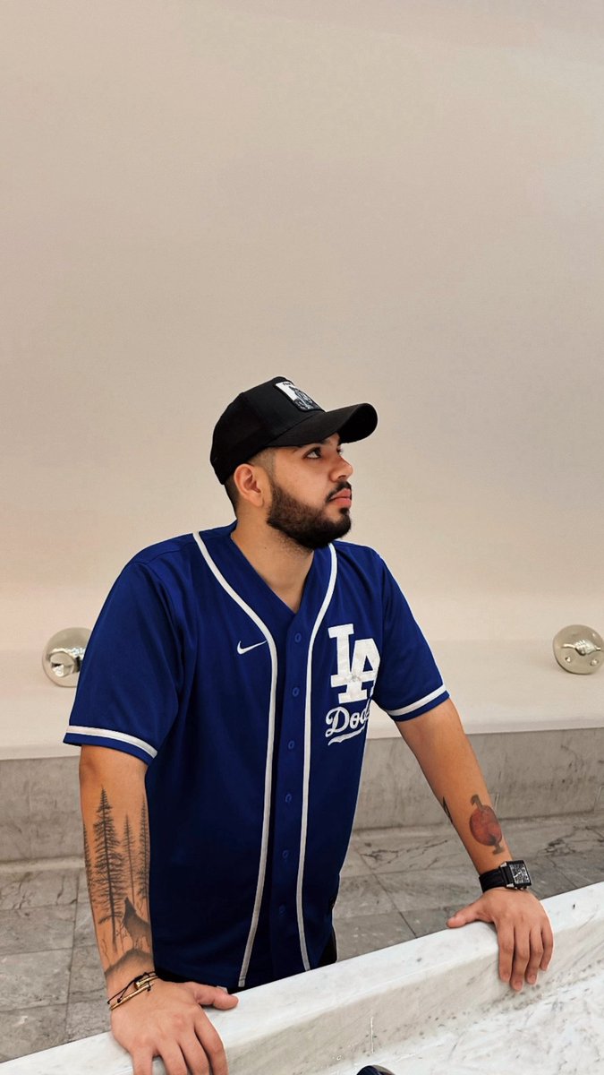 Sabado de preñar hombres🧢