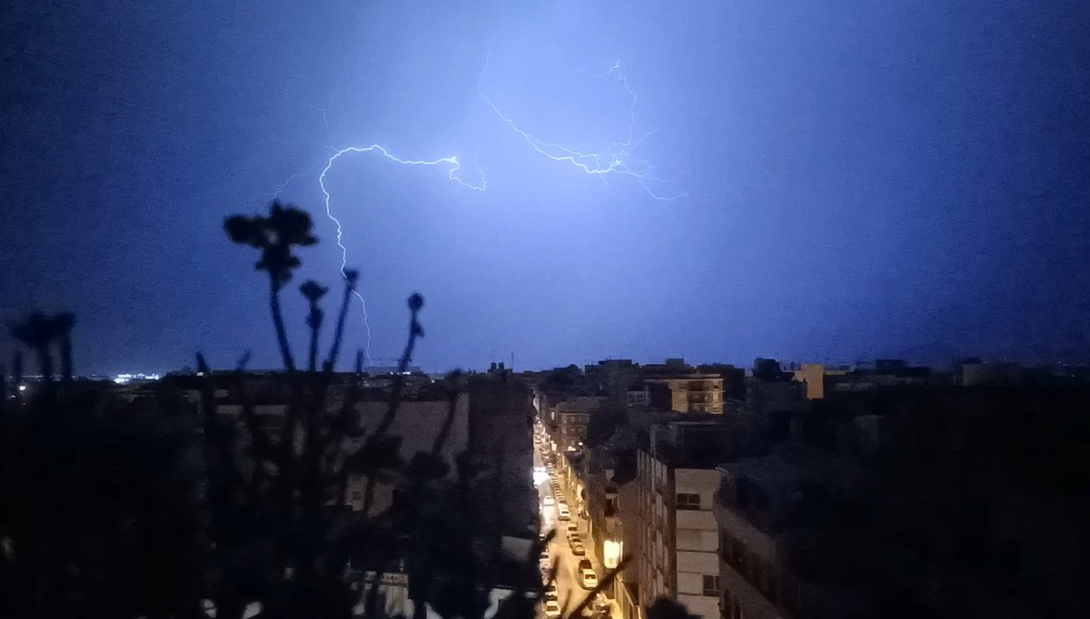 A veces las tormentas son pura poesía❤️