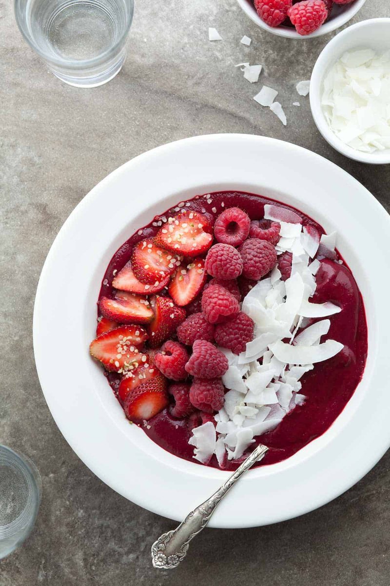 gourmandeinthek's tweet image. If you love smoothies but want something more satisfying, you’ll love this thick and creamy acai bowl made with berries. 
 gourmandeinthekitchen.com/berry-beet-aca…

#AcaiBowl #HealthyBreakfast #BananaFree #PlantBased #SmoothieBowl