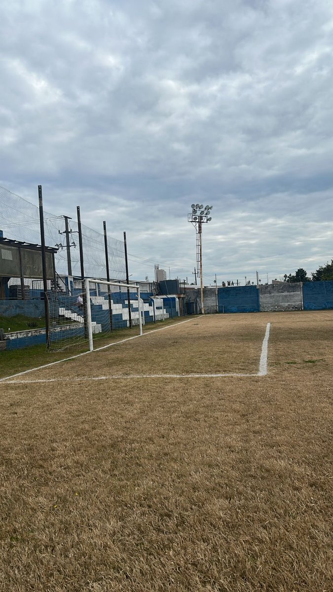 Atlético Florida es de la A.

El conjunto albiceleste <a href="/AtleticoFlorida/">Club Atlético Florida Oficial ⭐️</a> mantiene la categoría en copa OFI A luego de empatar 2 a 2 en Melo.
Además asegura este año la participación en Copa AUF Uruguay.
El Departamento de Florida ahora tendrá 2 cupos en Copa OFI A 2026.