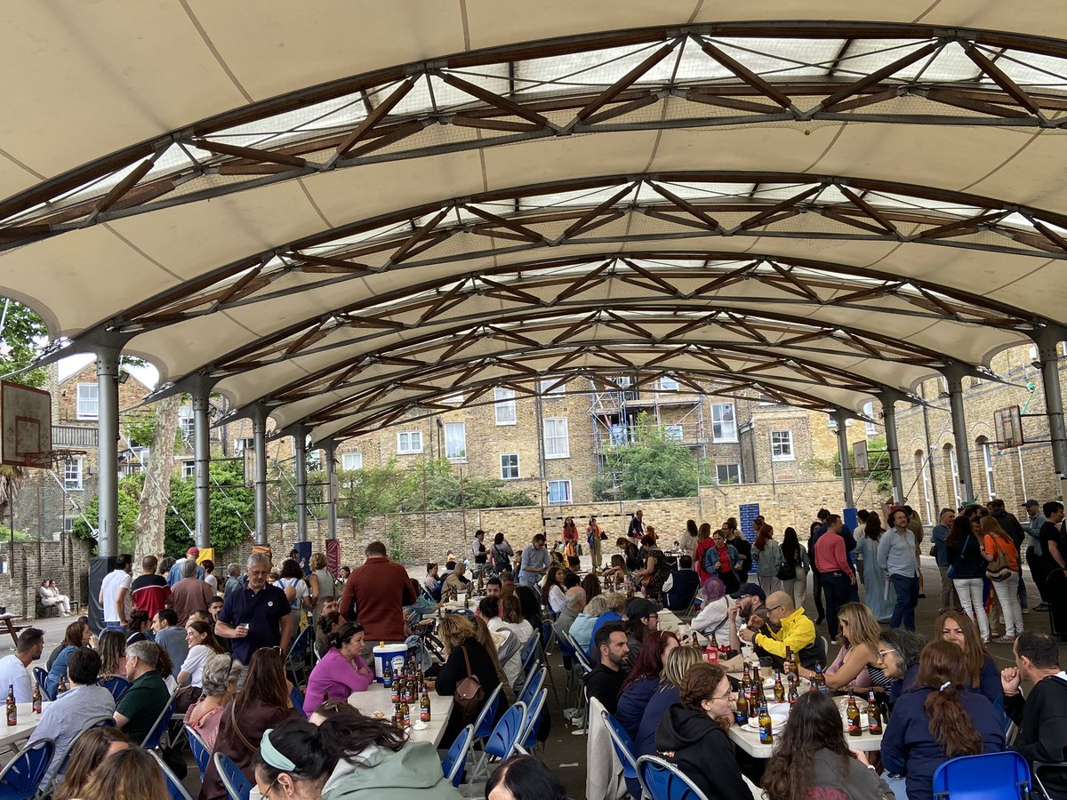 Ainhoa Paredes (@ainhoaparedesuk) on Twitter photo 🇬🇧 Ha sido precioso comprobar cómo la comunidad española de #Londres ha respondido a la convocatoria y ha asistido en masa a este evento solidario por las víctimas de la #DANA en el instituto español <a href="/Canada_Blanch/">Instituto Español Vicente Cañada Blanch</a> #NottingHill #UK #London #Valencia #Spain 🇪🇸 🇬🇧 Ha sido precioso comprobar cómo la comunidad española de #Londres ha respondido a la convocatoria y ha asistido en masa a este evento solidario por las víctimas de la #DANA en el instituto español <a href="/Canada_Blanch/">Instituto Español Vicente Cañada Blanch</a> #NottingHill #UK #London #Valencia #Spain 🇪🇸