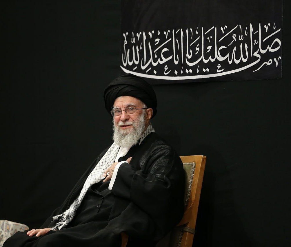 garmabdary_m's tweet image. توکیستی ؟
که هرکس ولّی اش تو بودی
عزیز مردم شد..!
#لبیک_یا_خامنه_ای