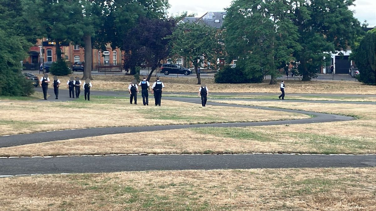 MPSValentines's tweet image. Today, @MPSValentines SNT teamed up with Ilford Town Centre Team for a weapon sweep in Valentine’s Park following reports of drug activity. Stop &amp;amp; searches were carried out and a Community Protection Warning issued. We’re committed to keeping the park safe.