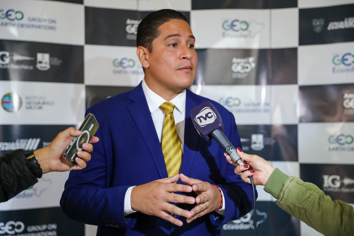 Las intensas lluvias en Ecuador dejan más de 2.000 personas afectadas en los últimos seis días 
 robertocavada.com/internacionale… 

Un total de 2.158 personas han resultado afectadas desde el pasado lunes en Ecuador debido a las fuertes lluvias, que han ...