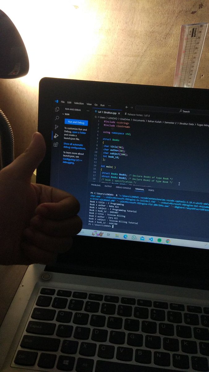e_opore's tweet image. If still awake and coding at night,say hi 👋, Let&apos;s connect.