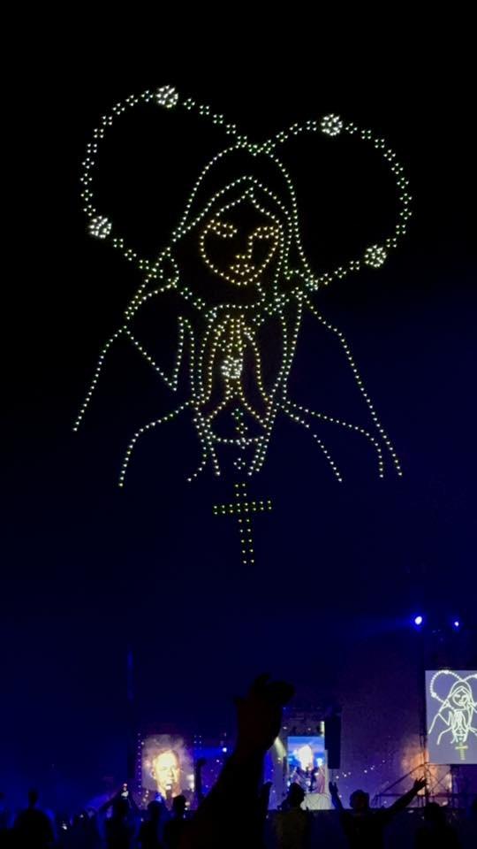 The LARGEST ticketed concert in HISTORY took place tonight in Zagreb, Croatia 

500,000 people listened to the music of Marko Perkovic Thompson, who sings songs about faith and patriotism and who lit up the night sky with images of OUR LADY to the huge crowd
