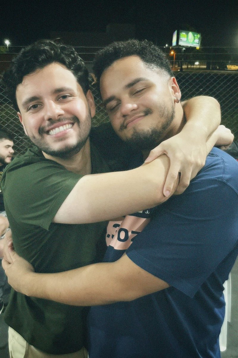 Daniel_martinsb's tweet photo. Carta aberta ao meu melhor amigo: bom vamos lá… nessa altura ele pensa q eu odeio ele e que eu esqueci. No dia de hoje queria te dizer tudo oq vc já sabe só que do meu jeito agora. Simplesmente em todos  esses anos nunca encontrei alguém como vc, nunca achei alguem que pudesse https://t.co/iVSNyEZD44