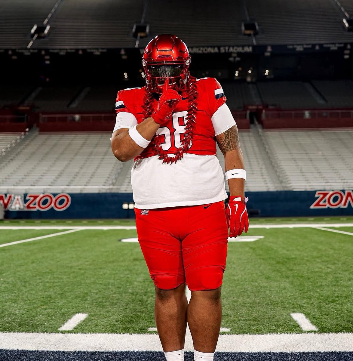 🔴BOOM🔵 3⭐️ ‘26 DL Manoah Faupusa has committed to Arizona!!! #BearDown

Faupusa is the #1112th ranked recruit in the class of 2026 and he’s the 119th ranked DL in the class!