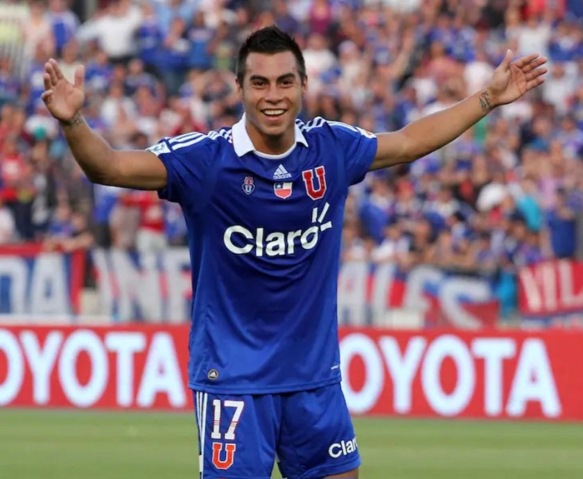 🚨 A falta de confirmación oficial , Eduardo Vargas vuelve a la Universidad De Chile. Desde el entorno del turbo man ya le dieron el si a los azules y ultiman los detalles finales de su vuelta al futbol chileno.