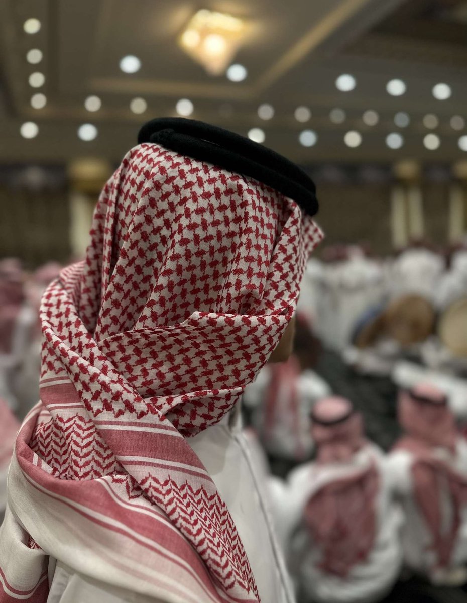 من أين جئت .......

لم اكن انويك حباً ..؟ 
فقد وقعت في حبك سهوا ... 
فكيف أعدل الميزان .؟ ..وأنت ..! ... تمليء الكفتين.. عشقاً ....!
