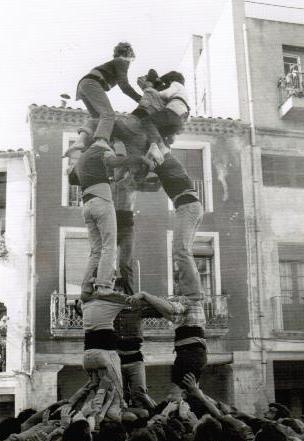 JoveDeTarragona's tweet image. A segona ronda complim un somni i descarreguem el primer 3 de 9 amb folre de Cornudella del Montsant i del Priorat! Nova plaça de 9!

Quasi 46 anys després. Gràcies a tothom qui ho ha fet possible! #TotElQueCompartim

Fotos: Quim Mas i Sergi Roca

#castells