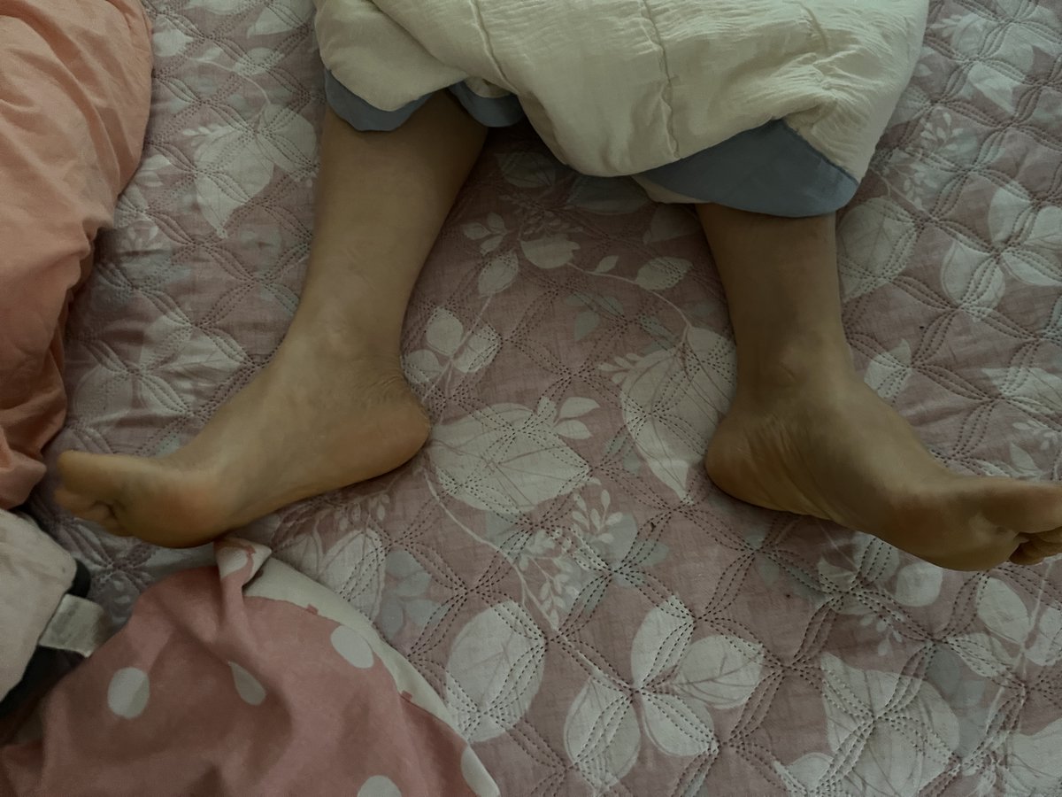 와이프 발 ㅋㅋ 제 눈에 이쁘네요 ㅎ