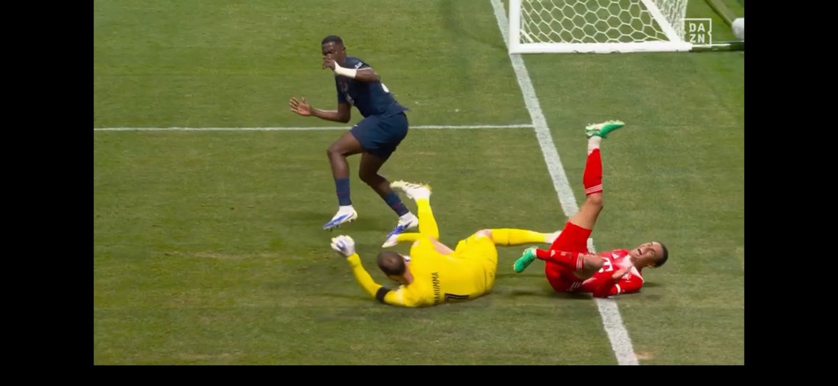 ervyn07's tweet image. aïe