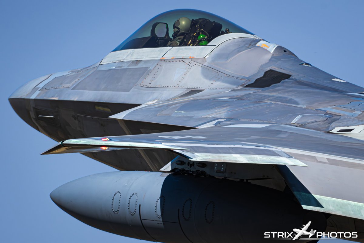 StrixPhotos's tweet image. Built to own the skies.
An F-22 Raptor from the 94th Fighter Squadron returns to RAF Lakenheath following a local training sortie 🇺🇸🇬🇧
📸 @48FighterWing